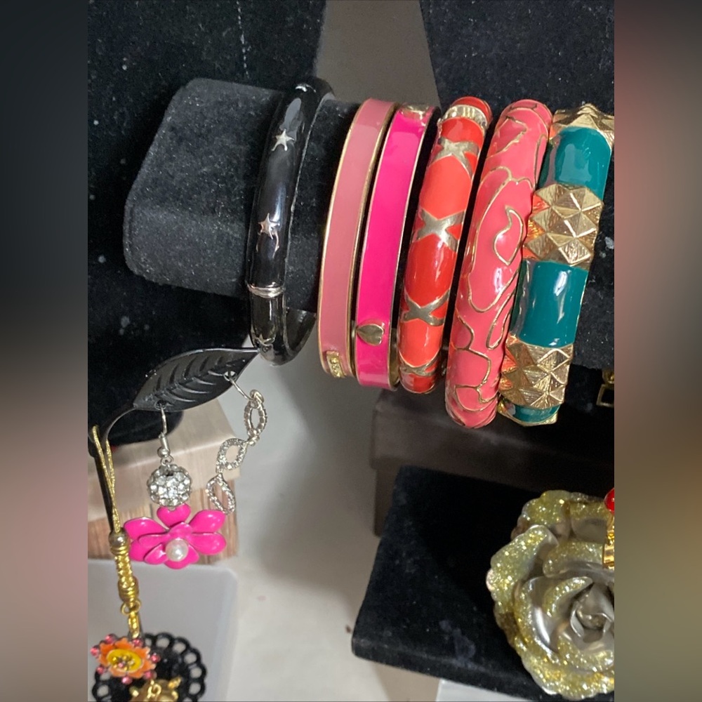 Vintage Jewelry Gold Plated, & Enamel Lot - Picture 10 of 16